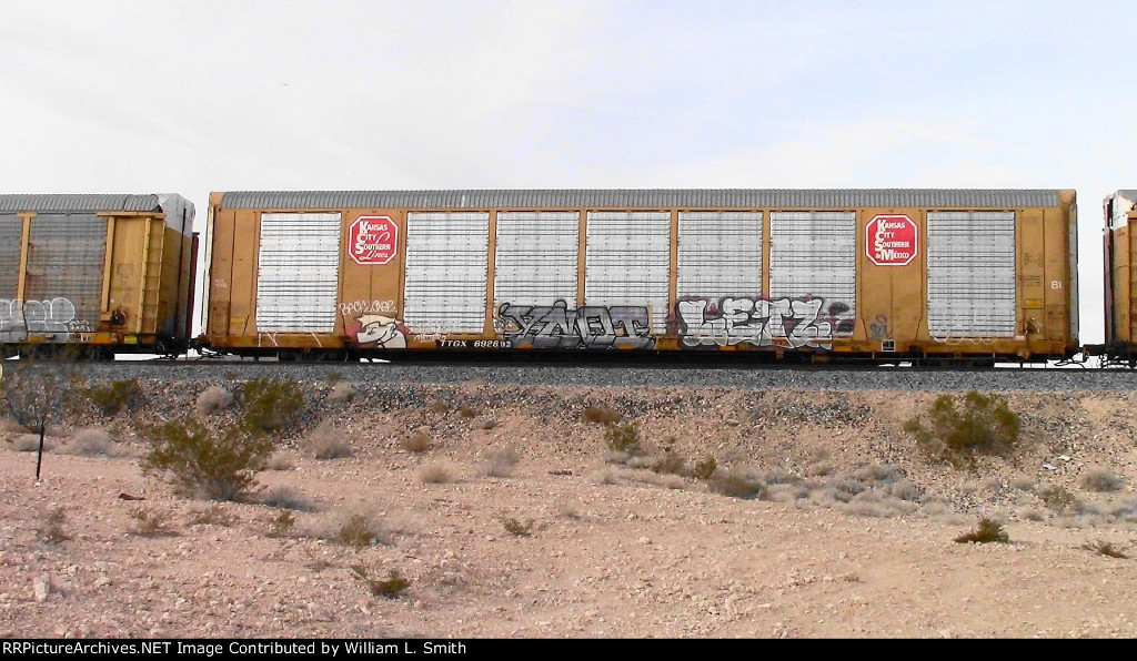 WB Unit Vehicular Flat Car Frt at Erie NV -64